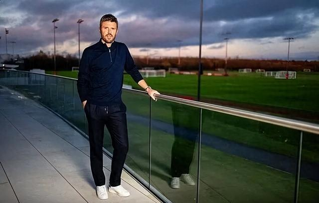 pp电子试玩-弗爵爷力荐+更衣室力挺，卡里克时隔5年再次“救火”曼联|索尔斯克亚|米堡|弗格森|主帅|教练_新浪体育_新浪新闻